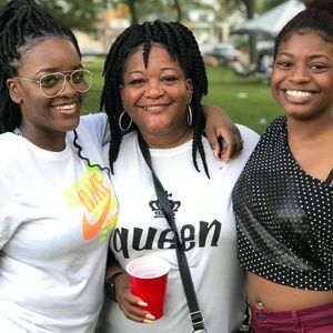 Meet your Posher, Dena